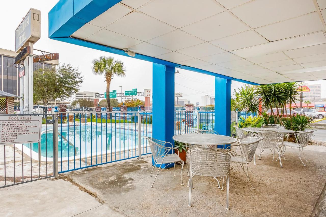 Americas Best Value Inn San Antonio Airport South ภายนอก รูปภาพ