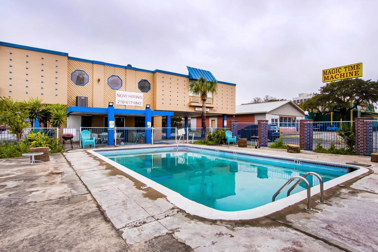 Americas Best Value Inn San Antonio Airport South ภายนอก รูปภาพ