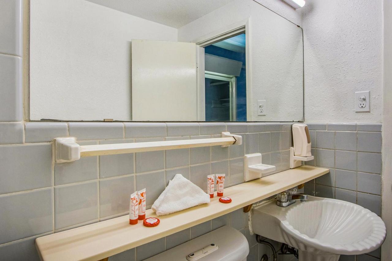Americas Best Value Inn San Antonio Airport South ภายนอก รูปภาพ