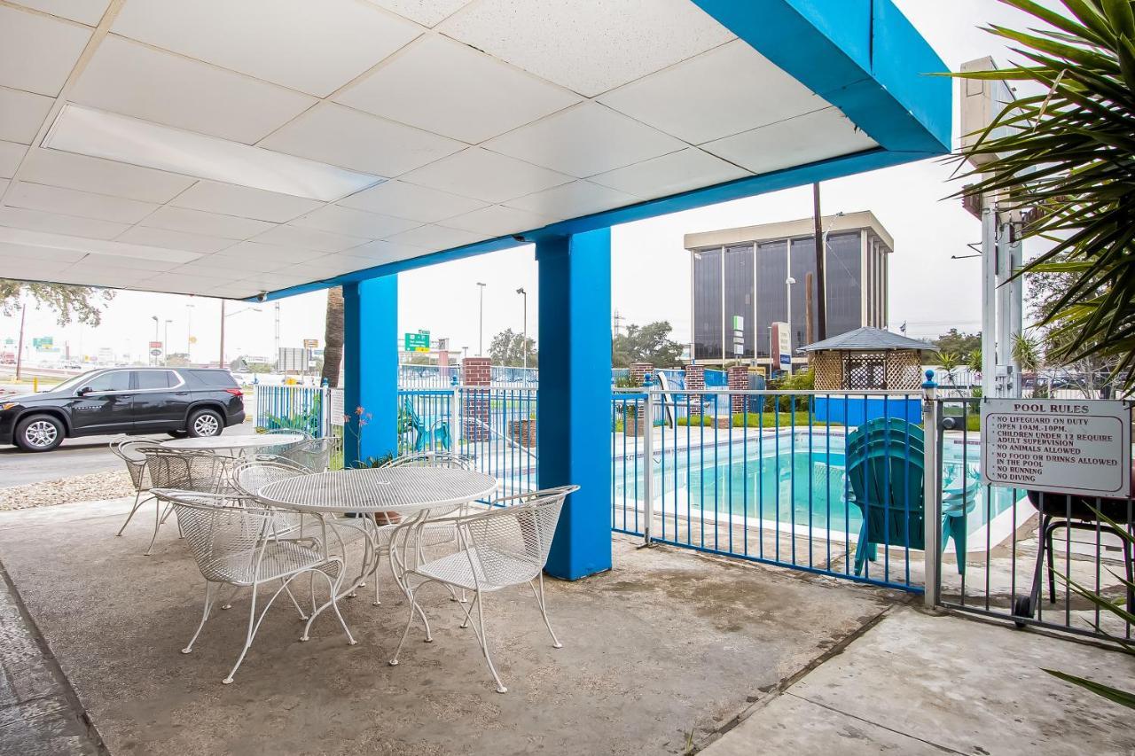 Americas Best Value Inn San Antonio Airport South ภายนอก รูปภาพ