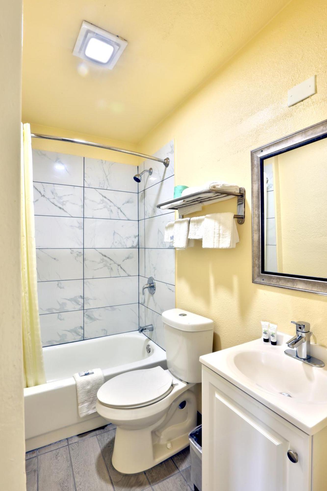 Americas Best Value Inn San Antonio Airport South ภายนอก รูปภาพ